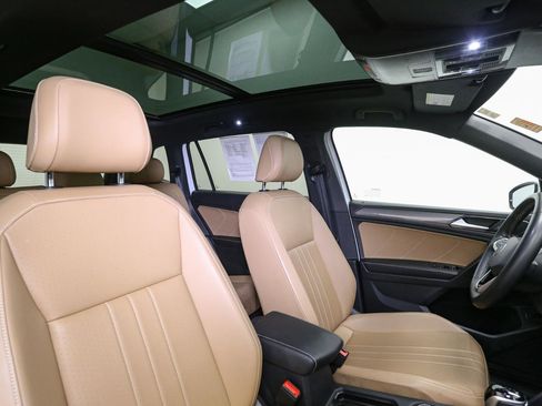 Certified 2022 Volkswagen Tiguan SE w/ Panoramic Sunroof Package image 22
