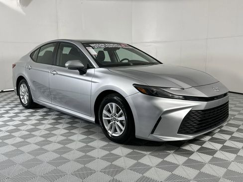 Used 2025 Toyota Camry LE FWD image 2