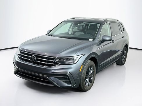 Used 2022 Volkswagen Tiguan SE FWD image 3