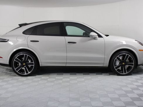 Used 2022 Porsche Cayenne Turbo AWD/4WD image 8