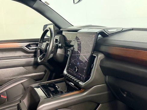 Used 2025 GMC Yukon Denali image 38