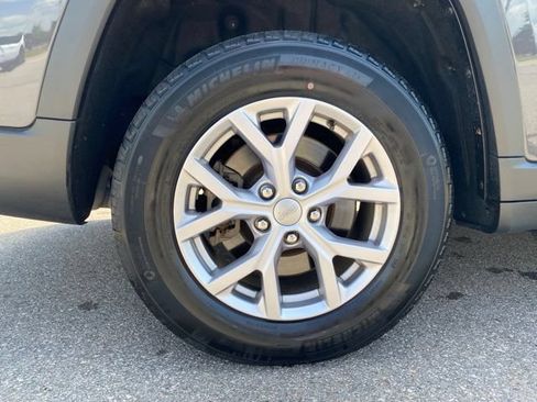 Certified 2022 Jeep Grand Cherokee L Limited AWD/4WD image 37