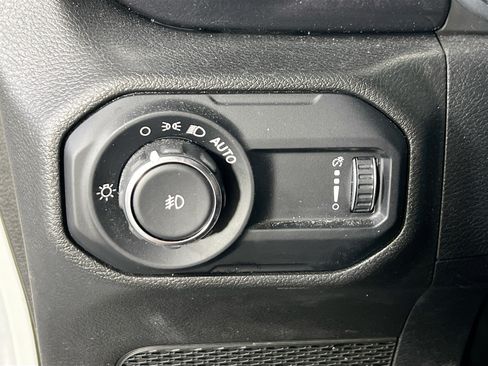 Used 2023 Jeep Wrangler Unlimited Sahara AWD/4WD image 10