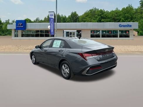 Certified 2025 Hyundai Elantra SE image 10