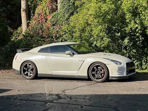 Used 2014 Nissan GT-R Black Edition image 13