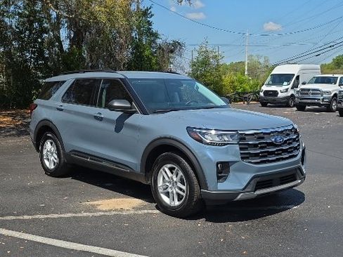 Used 2025 Ford Explorer Active w/ Active Comfort Package image 14