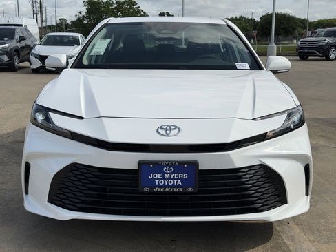 Used 2026 Toyota Camry LE FWD image 3