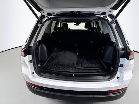 Used 2023 Jeep Grand Cherokee Limited w/ Luxury Tech Group II image 25