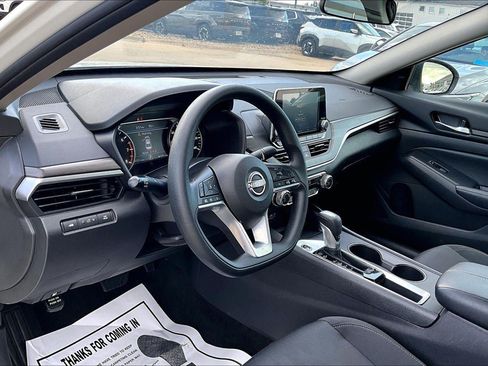 Used 2025 Nissan Altima 2.5 SV FWD image 17