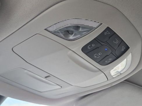 Used 2023 Chrysler Pacifica Touring-L FWD image 32