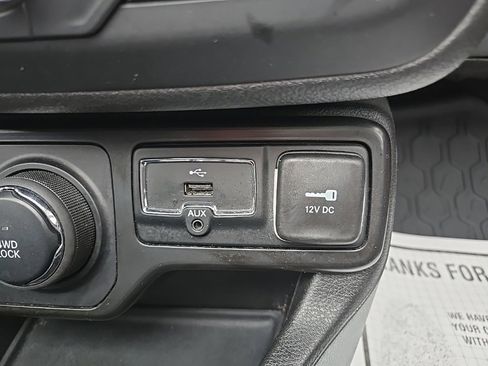 Used 2022 Jeep Renegade Latitude w/ Sun/Sound Group image 59