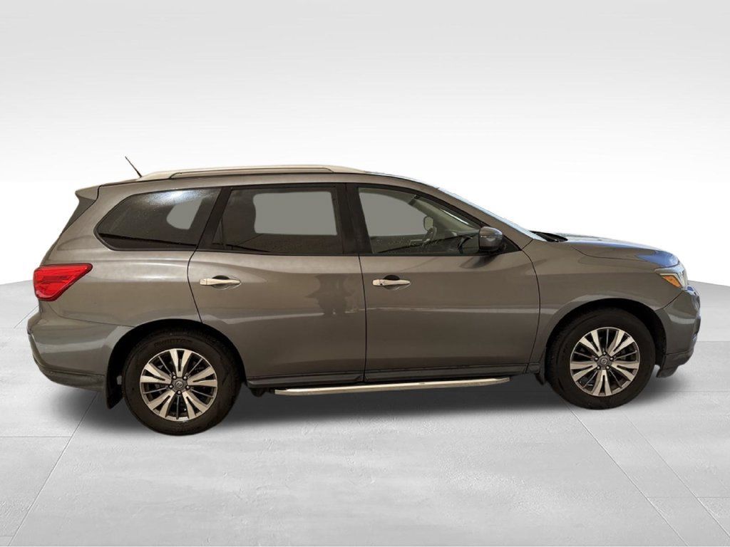 Used 2018 Nissan Pathfinder SV FWD image 6