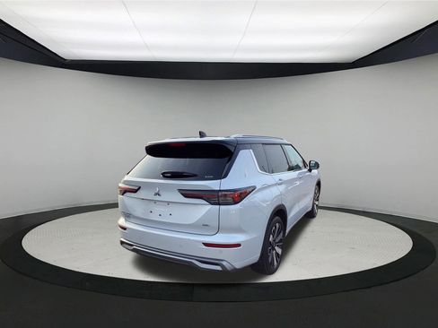 Used 2025 Mitsubishi Outlander SEL image 8