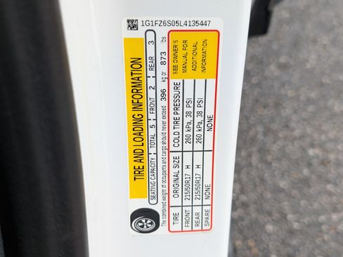 Used 2020 Chevrolet Bolt Premier w/ Infotainment Package image 39