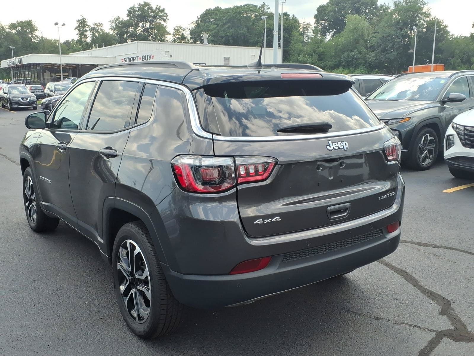 Used 2024 Jeep Compass Limited w/ Sun and Sound Group AWD/4WD image 7