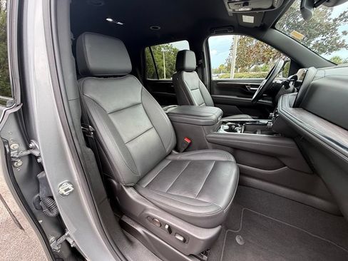 Used 2025 Chevrolet Tahoe Z71 AWD/4WD image 28