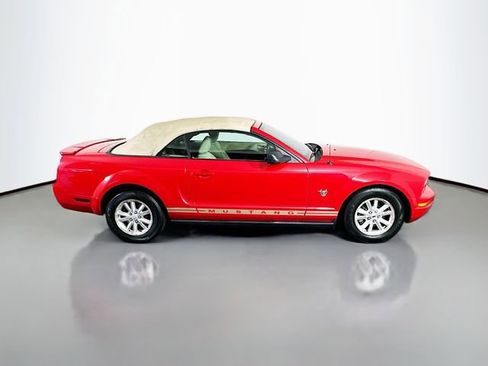 Used 2009 Ford Mustang Convertible image 5