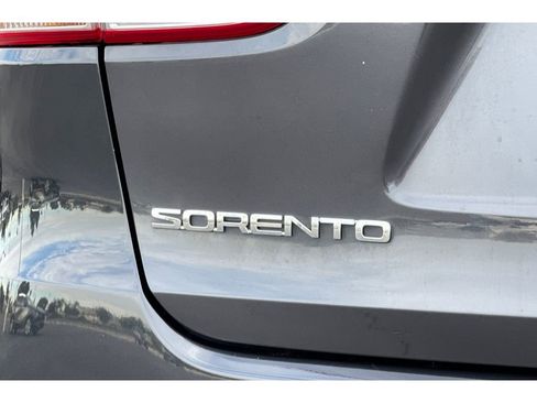 Used 2018 Kia Sorento LX image 48