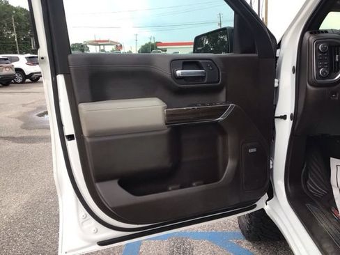 Used 2021 Chevrolet Silverado 1500 LT Trail Boss w/ Convenience Package II AWD/4WD image 7