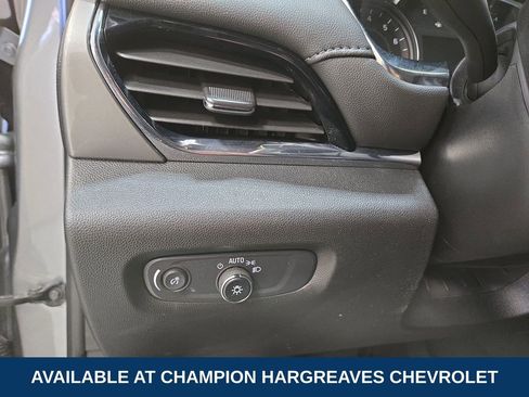 Used 2023 Chevrolet Traverse LT image 23