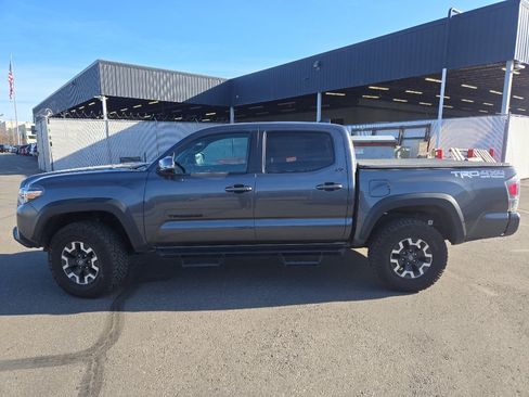 Used 2023 Toyota Tacoma TRD Off-Road w/ Technology Package image 4