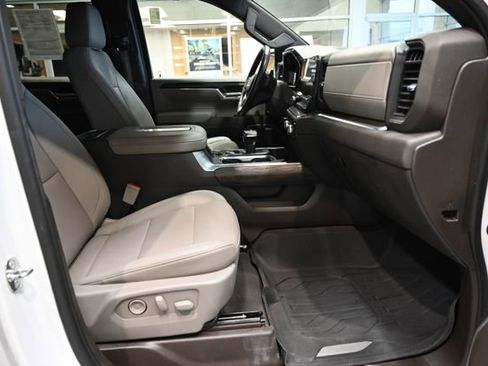 Used 2022 GMC Sierra 1500 SLT w/ SLT Convenience Package AWD/4WD image 12