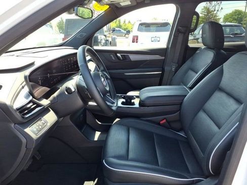 Used 2025 Buick Enclave Sport Touring AWD/4WD image 23