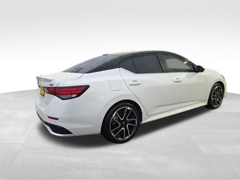 Used 2024 Nissan Sentra SR w/ SR Premium Package image 10
