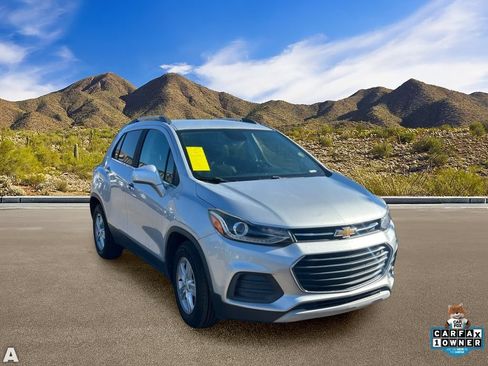Used 2020 Chevrolet Trax LT w/ LT Convenience Package FWD image 5