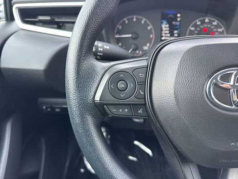 Used 2025 Toyota Corolla LE image 13