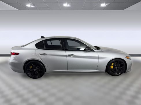 Used 2019 Alfa Romeo Giulia w/ Quick Order Package 22K Sport RWD image 8