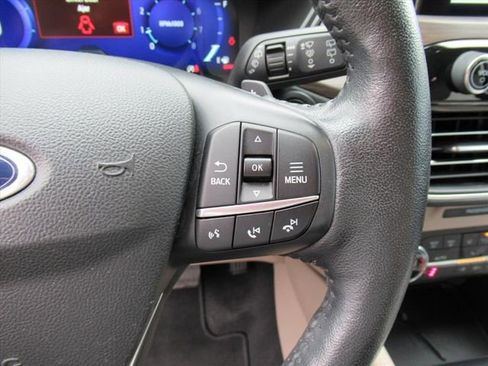 Used 2020 Ford Escape Titanium image 18