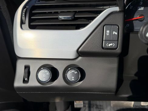 Used 2019 GMC Yukon SLE w/ SLE Value Package image 29