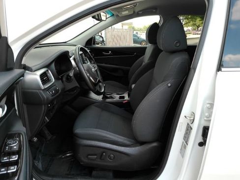 Used 2019 Kia Sorento AWD w/ LX Convenience Package image 12