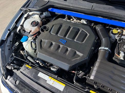 Used 2024 Volkswagen Golf R 2.0T image 31