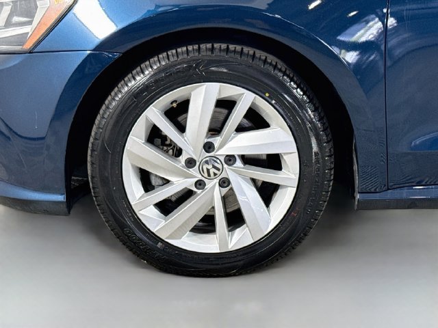 Used 2018 Volkswagen Passat 2.0T SE FWD image 37