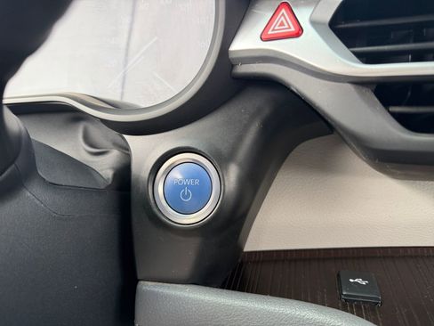 Certified 2023 Toyota Sienna LE FWD image 18