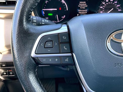 Used 2021 Toyota Sienna XLE FWD image 23