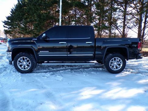 Used 2018 GMC Sierra 1500 SLT w/ SLT Premium Package image 2