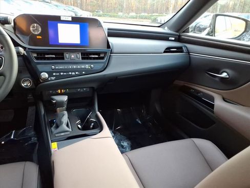 New 2025 Lexus ES 350 w/ Premium Package image 9