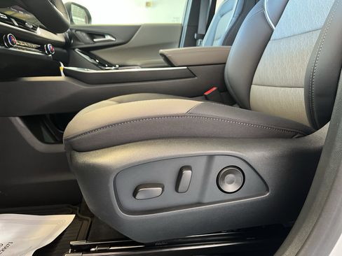 New 2026 Chevrolet Equinox LT w/ Convenience Package II FWD image 14