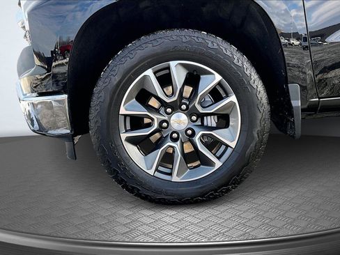 Used 2024 Chevrolet Silverado 1500 LT image 9