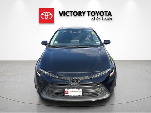 Used 2025 Toyota Corolla LE FWD image 8