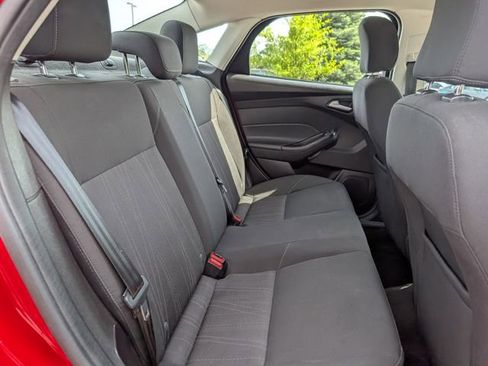 Used 2017 Ford Focus SE FWD image 19