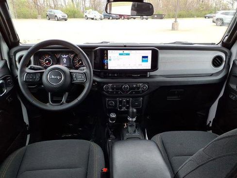 Used 2024 Jeep Wrangler Unlimited Sport AWD/4WD image 4