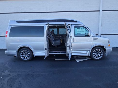 New 2025 GMC Savana 2500 Extended w/ Driver Convenience Package image 18