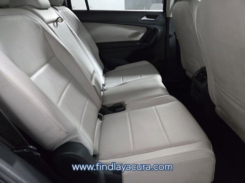 Used 2020 Volkswagen Tiguan SE w/ Panoramic Sunroof Package image 17