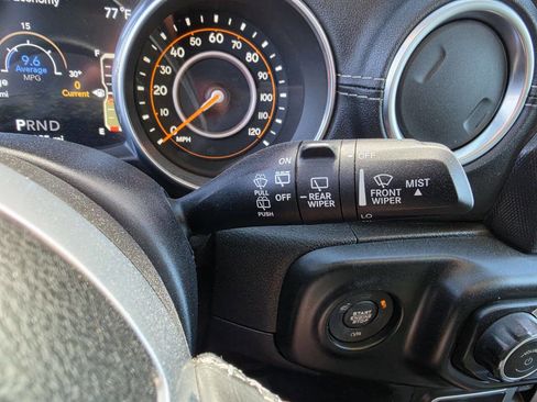 Used 2018 Jeep Wrangler Unlimited Sahara AWD/4WD image 34