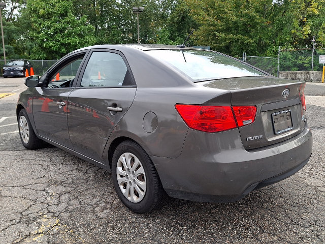Used 2010 Kia Forte EX FWD image 3