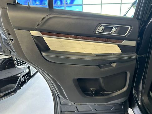Used 2017 Ford Explorer Platinum AWD/4WD image 22